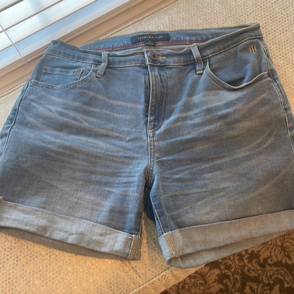 Tommy Hilfiger Pacific Blue TH Flex Cuffed jean shorts